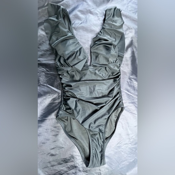 NWT J.Crew Size 4 Ruched ruffle one-piece swimsuit In Black - Picture 5 of 11